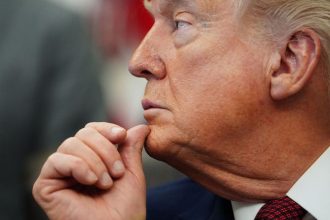 Trump eskaluje spor s Nemeckom Hrozi este vacsie stahovanie americkych vojakov cla utocia na nemecky priemysel