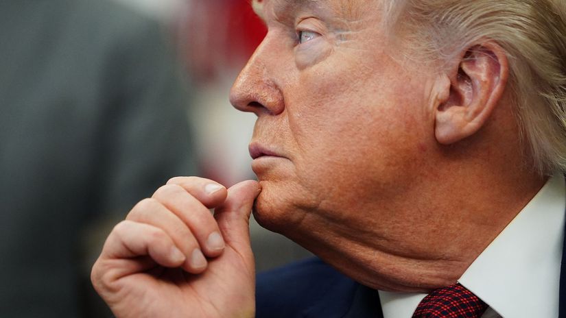 Trump eskaluje spor s Nemeckom Hrozi este vacsie stahovanie americkych vojakov cla utocia na nemecky priemysel