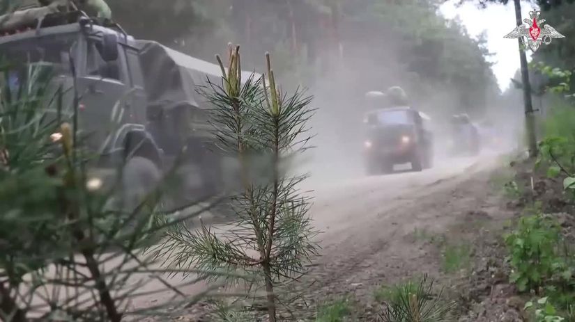VIDEO Rusko cvici jadrove sily do terenu vyrazilo 64tisic ludi a 7500 kusov techniky
