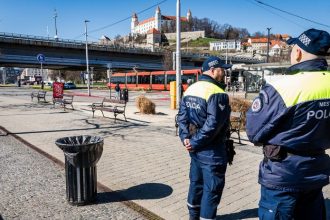 VIDEO Slofik v Bratislave nie je dobry napad Mozu vas okradnut Zlodej vsak netusil ze ho nataca policia