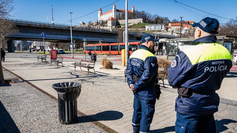 VIDEO Slofik v Bratislave nie je dobry napad Mozu vas okradnut Zlodej vsak netusil ze ho nataca policia