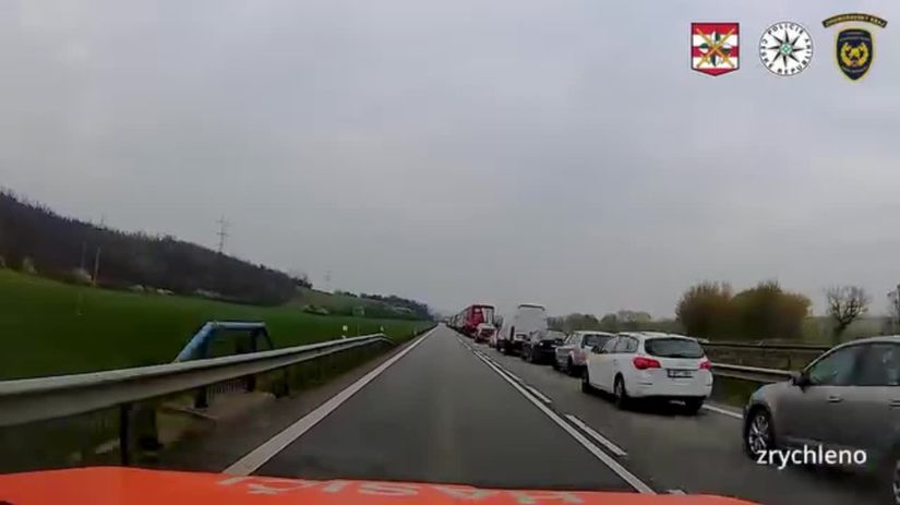 VIDEO Tak toto sa len tak nevidi Muz po desivej celnej zrazke nevahall s pomocou ani na sekundu