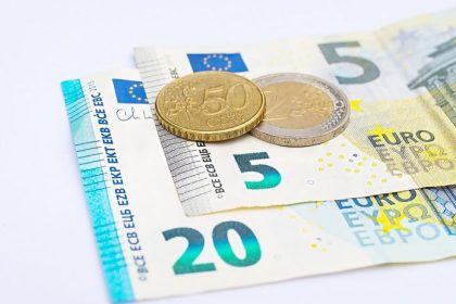 Vyska vdovskej penzie zavisi od d dochodku zosnuleho manzela Preco niekto dostane 60 percent z jeho penzie a iny podstatne menej