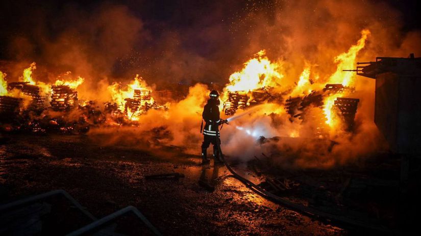 online explozie roztrhli noc v odesse a dnipre rusi zasiahli domy skolu a skolku