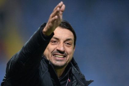 za hran icami je uspesny moze nahradit weissa v slovane tasku mam vzdy zbalenu tvrdi