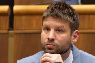 Gabriel Sipos Pri Simeckovcoch a Projekte Forum by mali platit rovnake pravidla ako pre politikov