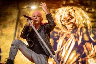 Iron Maiden v Bratislave odohnali dazd a predviedli epicke metalove predstavenie