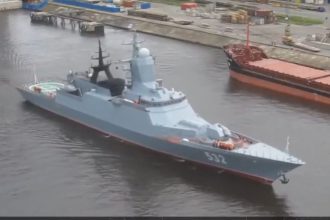 Nie len Petrohrad Koliska ruskeho namornictva dostala tvrdy uder video zachytava drstnu devastaciu raketovej korvety