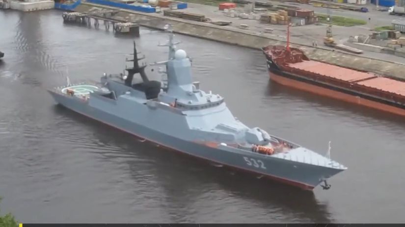 Nie len Petrohrad Koliska ruskeho namornictva dostala tvrdy uder video zachytava drstnu devastaciu raketovej korvety