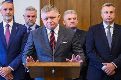 Slovensku ekonomiku podrzavaju penazenky ludi Priemysel vsak vyslal varovny signal