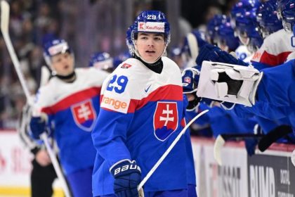 Zlaty strelec z finale moze nasledovat legendarneho Hossu O dalsieho sikovneho Slovaka ma zaujem aj Montreal ktory ma Slafkovskeho