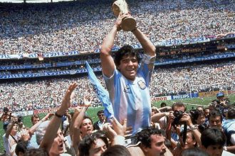 sportweb predstavuje novy podcast sportove legendy prva epizoda je venovana fenomenu diega maradonu