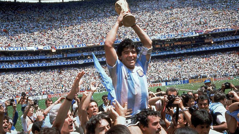 sportweb predstavuje novy podcast sportove legendy prva epizoda je venovana fenomenu diega maradonu