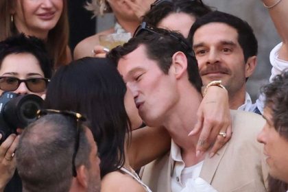 svadobny osial na sicilii dua lipa a turner roztancovali palermo zenich ruka smatral vsade prisla donatella versace aj charli xcx