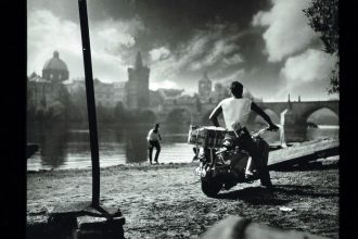 v divine su vystavene fotografie jana saudka