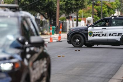 Agent ICE smrtelne postrelil muza z Mexika ministerstvo tvrdi ze islo o sebaobranu Svet Spravy