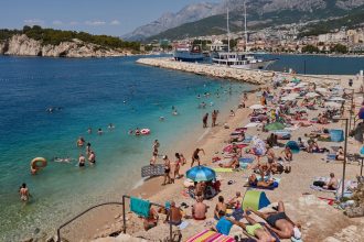 Chorvatsko celi problemu ktory turisti na dovolenke nezaznamenavaju Domacim sa sezona zacina vymyka z ruk