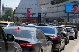 Hadky bitky a limity na tankovanie Rusi bojuju o palivo po ukrajinskych utokoch Putin krizu zlahuje