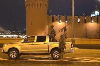 Lovci dronov na pickupoch zufala snaha ruska zachranit rafinerie pred ukrajinskymi utokmi vojny
