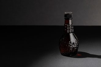Priatelku chcel prekvapit drahym parfumom Nevedome jej daroval jed ruskych agentov ktory by zabil 10tisic ludi