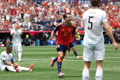 Rakusko bez sance aj strely Dominantni Spanieli oslavuju postup do osemfinale MS MS 2026 Futbal Sportweb