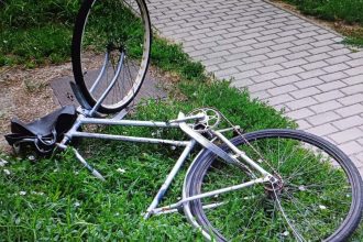 Tragicka nehoda vo Velkch Kostoanoch Seniorka na bicykli zomrela v nemocnici Regiony Spravy