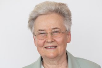 Uz to nestaci Ladova socha Tomasa Tarabu Komentare Nazory