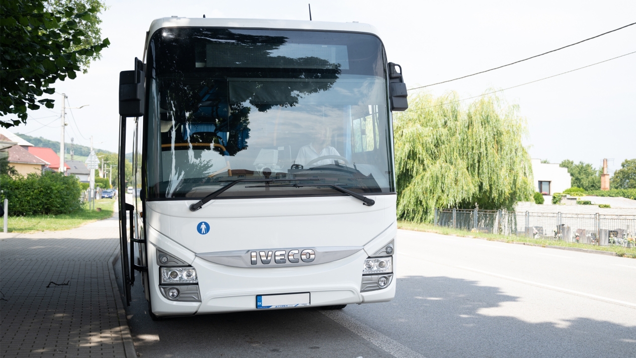 Velke zmeny v doprave v jednej casti Slovenska Regionalne autobusy budu premavat castejsie Niektore budu jazdit kazdych 30 alebo 60 minut Ako vybavit Uzitosna pravda