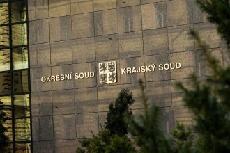 Dievcatko z Ceska vydavalo zvuky balo sa vody a muselo zobrat Otec vlcietho dietata spoznal svoj trest