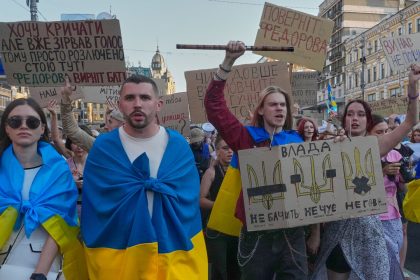 Kyjev opat v uliciach Tisice ludi pozaduju navrat Fedorova Zelenskemu posielaju tvrde odkazy svet spravy
