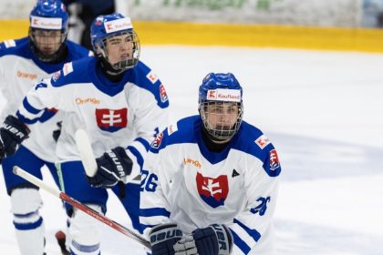 Slovaci drzali krok s favoritom do polovice zapasu Kanada vsak dala styri goly a zveril sa do debaklu Reprezentacia Hokej Sportweb