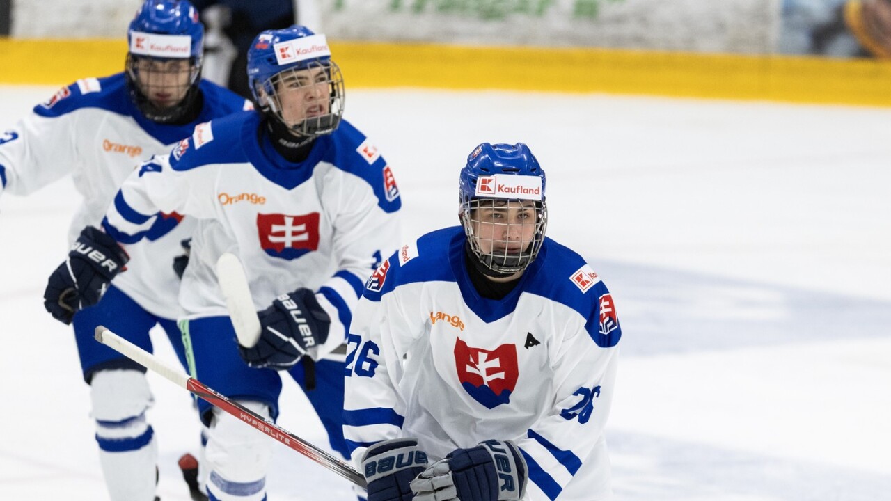Slovaci drzali krok s favoritom do polovice zapasu Kanada vsak dala styri goly a zveril sa do debaklu Reprezentacia Hokej Sportweb