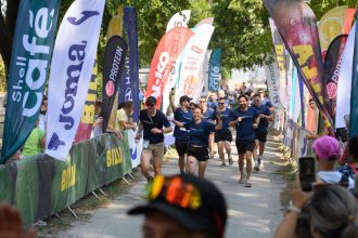nikdy viac ale uz sa tesim 32 hodin na trati 2 hodiny spanku a finis v prvej stvrtaine ako vyzeral beh napric slovenskom ostatne sporty sportweb